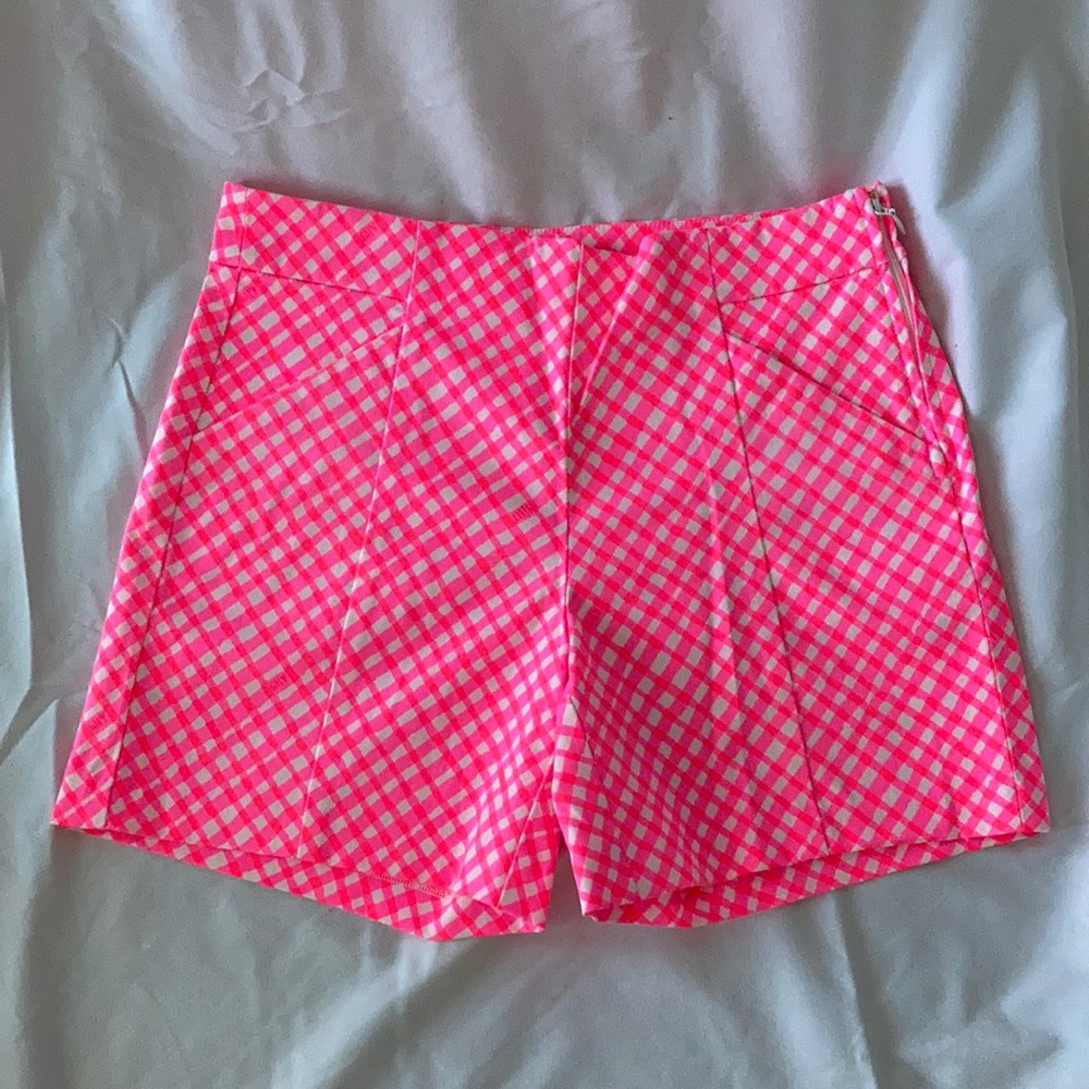 Lilly Pulitzer size 00 shorts. Only worn once....excellent condition.